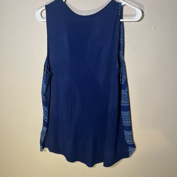 Blue and Blue Print Swingy Top Femme by tresics Sleeveless V neck - Picture 5 of 6